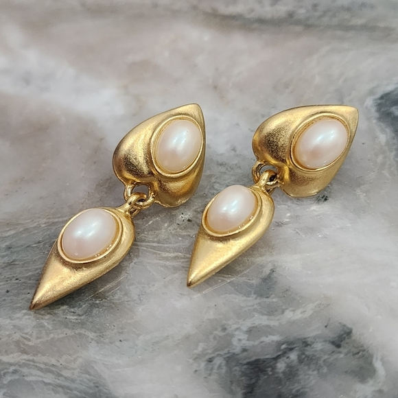 Gold and pearl drop earrings - Picture 6 of 7